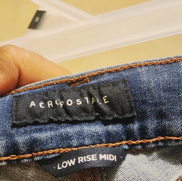 aeropostale blue denim low rise midi ripped shorts with rolled cuffs Size 8 - Picture 3 of 4
